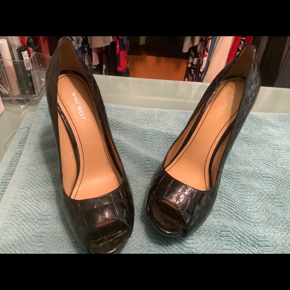 Women’s black heel 10.5